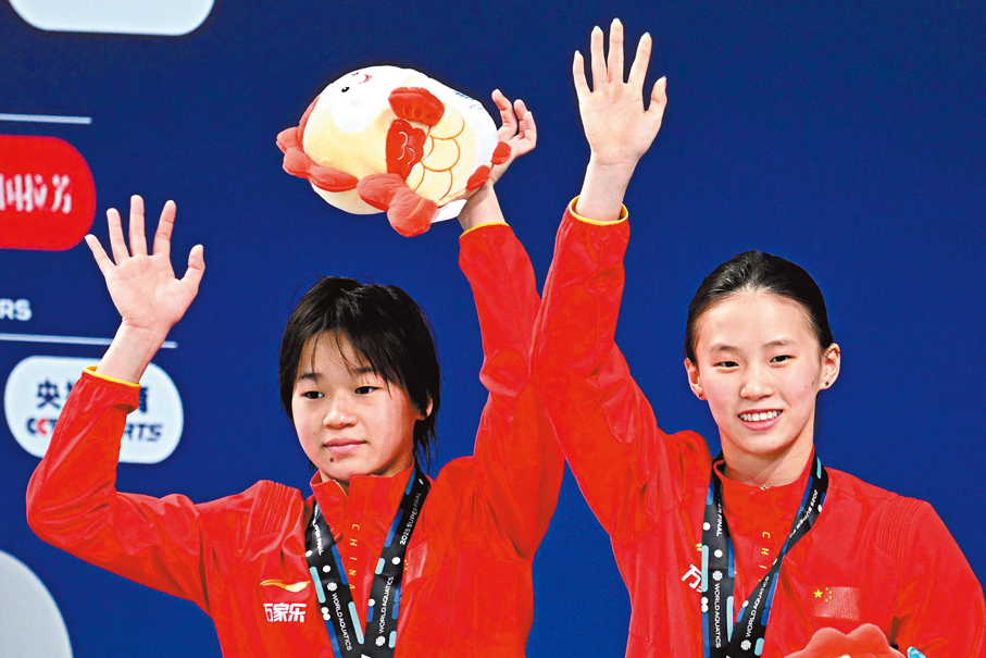 ●跳水「雙子星」全紅嬋（左）與陳芋汐今日在女子團體10米台正面交鋒。 資料圖片