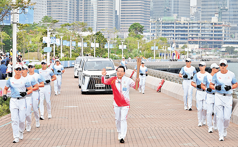 ●廣汽集團向香港賽區賽事提供270台指定用車，廣汽集團董事長馮興亞擔任第八棒火炬手。