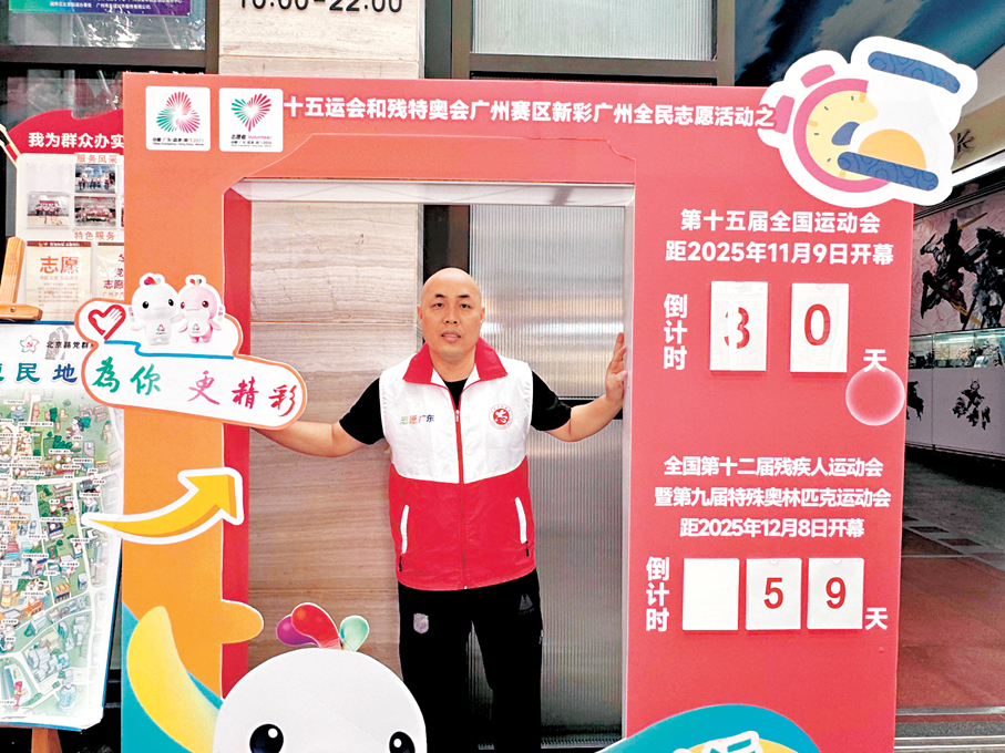 ●廣州全職志願者王志強擔當培訓工作。 