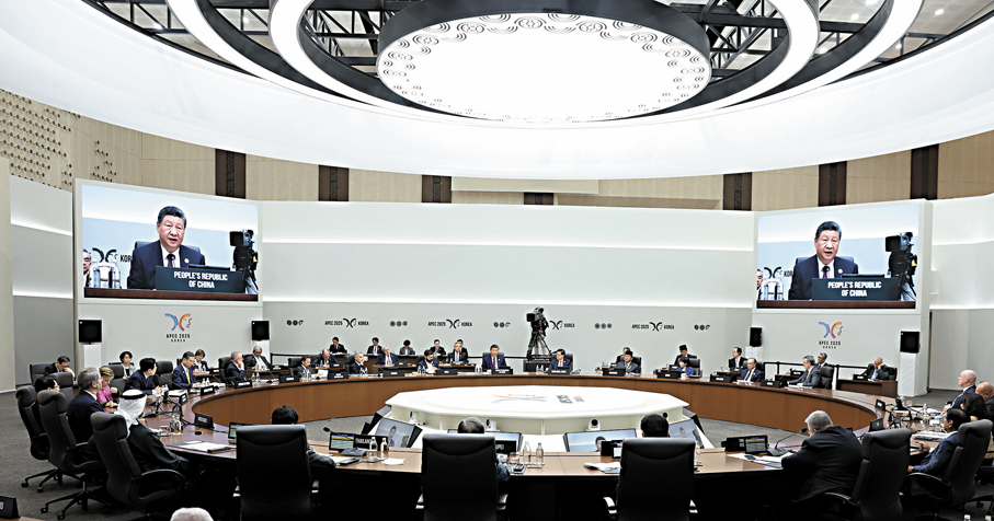 ●當地時間10月31日，亞太經合組織第三十二次領導人非正式會議第一階段會議在韓國慶州和白會議中心舉行。國家主席習近平出席會議並發表題為《共建普惠包容的開放型亞太經濟》的重要講話。 新華社