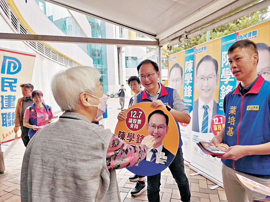 ●陳學鋒（右二）。陳學鋒Fb圖片