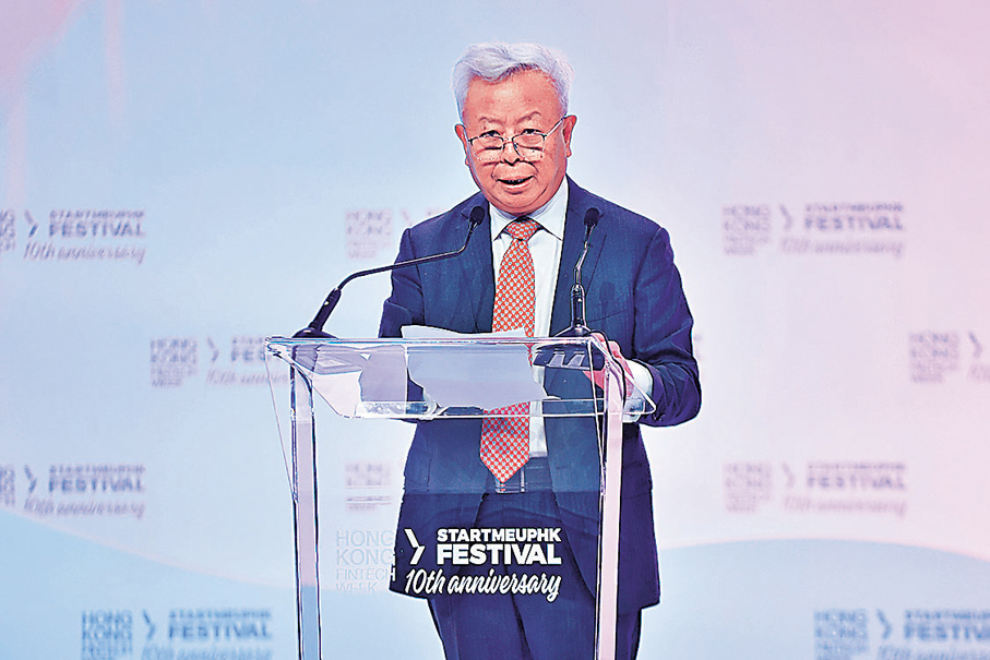 ●亞投行行長金立群表示，相信不久後將在國際金融中心（IFC）外看到亞投行的標誌。香港文匯報記者北山彥  攝