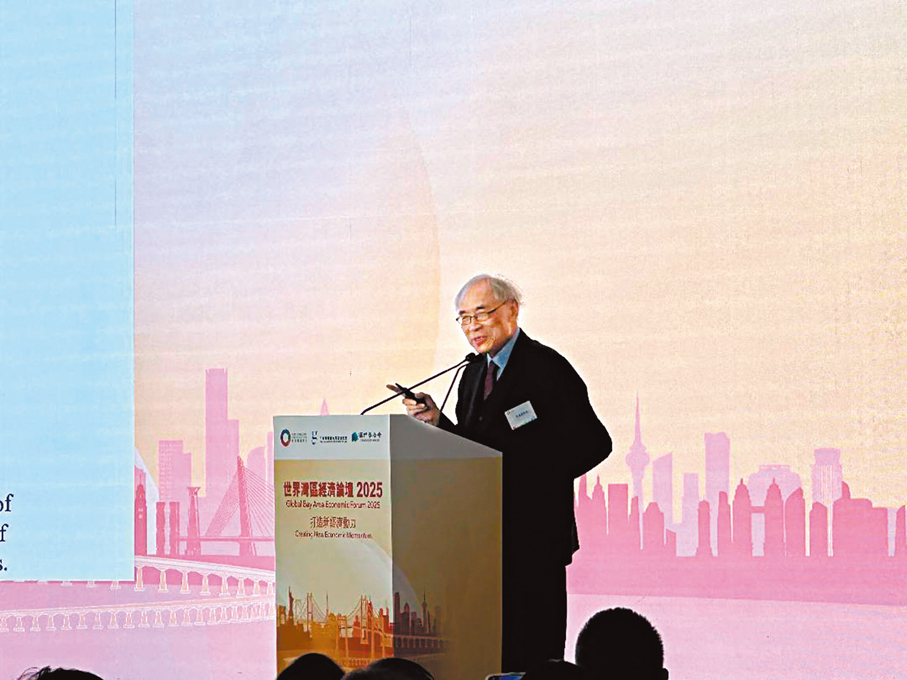 ● 劉遵義在會上指出，大灣區目前的經濟總量已超過德國GDP的40%。 香港文匯報記者馬翠媚  攝