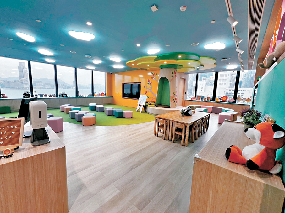 ●新的教育場地充滿童趣，設計有「投票樹」。 香港文匯報記者 康敬  攝