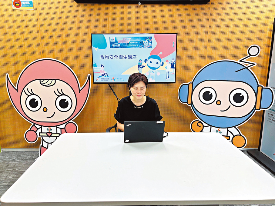●食物安全中心早前為相關餐飲服務人員安排了五場食物安全簡介及講座，合共有超過200人參加。 受訪者供圖