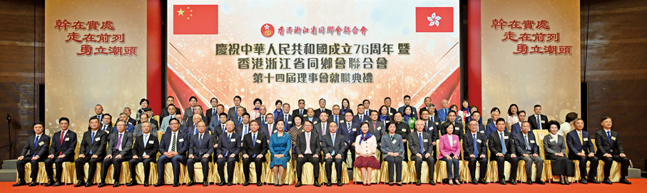 ●賓主於就職典禮上合照。