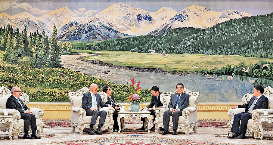 ●11月4日，中共中央政治局委員、中央財辦主任何立峰在北京會見美國高盛集團董事長兼首席執行官蘇德巍。 新華社