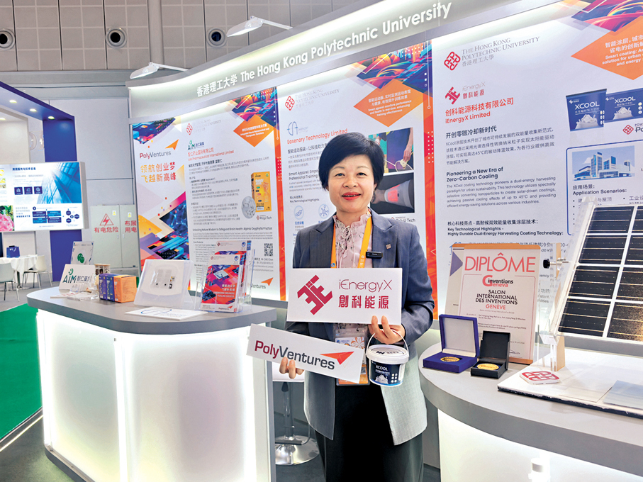 ●香港理大建築環境及能源工程學系呂琳教授創立的創科能源科技聚焦研發先進能源技術，希望此次參展能讓研發成果造福更多人。 香港文匯報記者張帆 攝