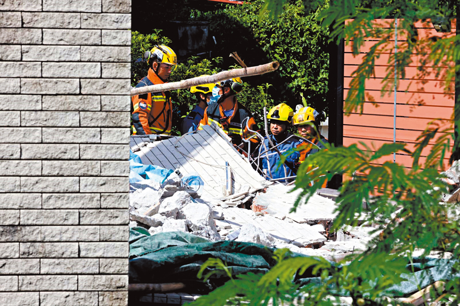 ●元朗山貝路村屋地盤工業意外，女工慘遭倒塌磚牆壓斃。 香港文匯報記者劉友光  攝