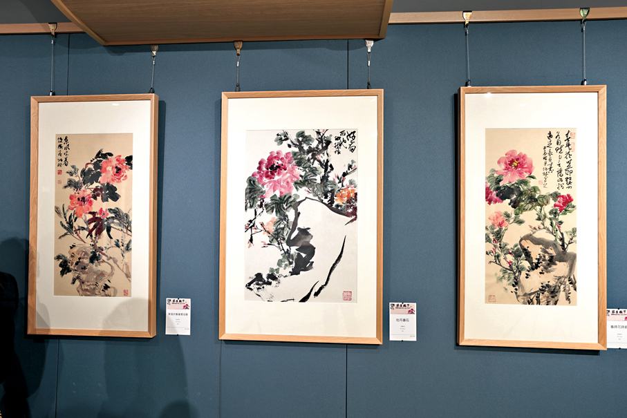 ●花鳥題材多見於周伯林作品中，其構圖精巧、意象凝練。