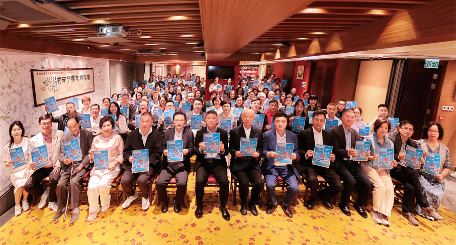 ●2025年10月27日，香港浙江省同鄉會聯合會理事會骨幹們齊聚於浙江軒二樓，呼籲香港浙江籍鄉親12.7踴躍投票，履行公民責任，詹洪良出席。