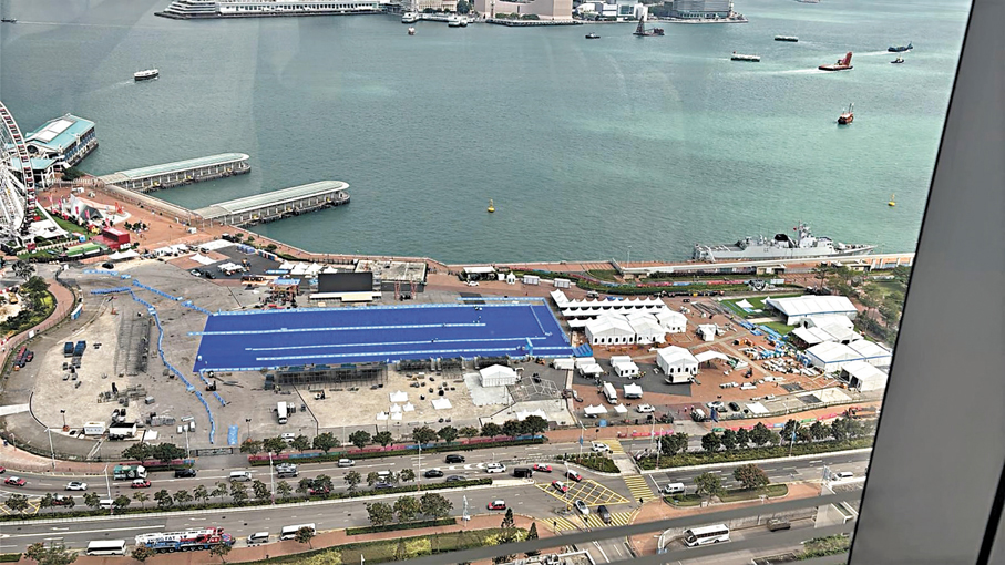 ●記者在現場中看到三項鐵人賽事的準備工作進行得如火如荼。香港文匯報記者張發兒  攝