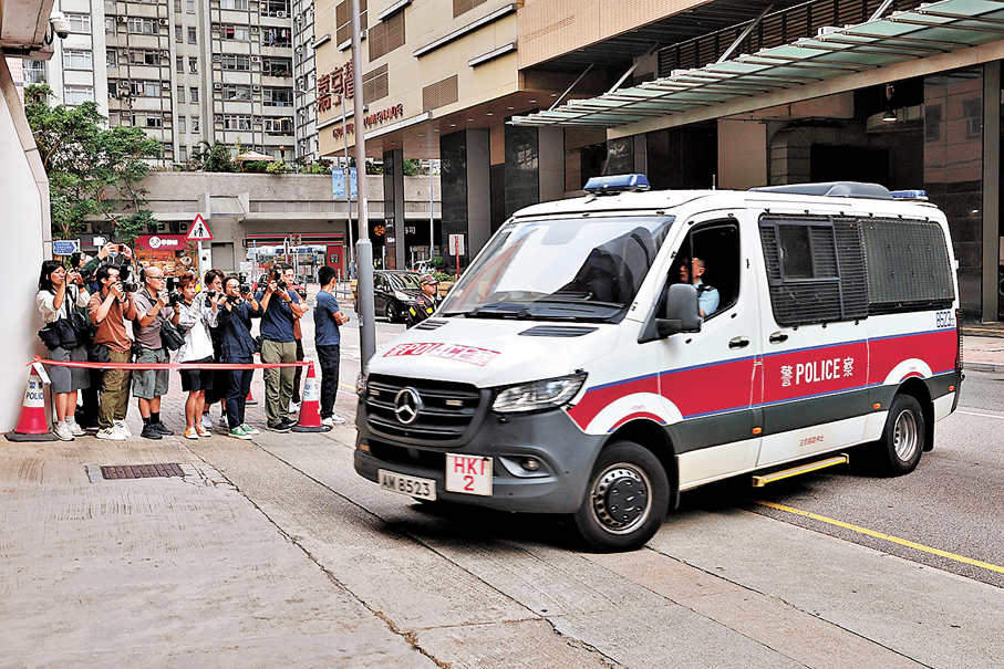 ●JPEX詐騙案其中15名被告昨日被押送東區裁判法院提堂。 香港文匯報記者北山彥  攝