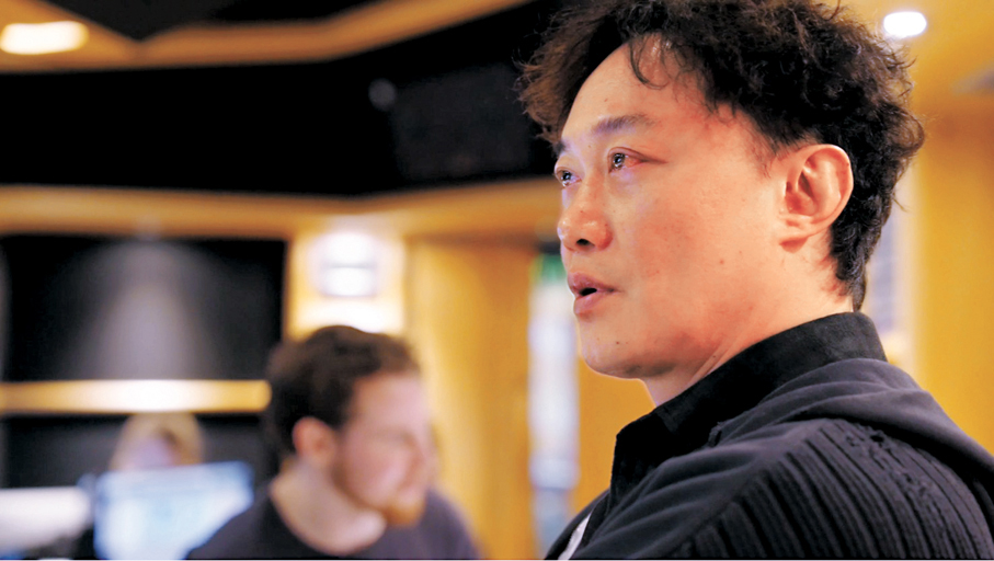 ●陳奕迅不由自主地紅了眼眶。  視頻截圖