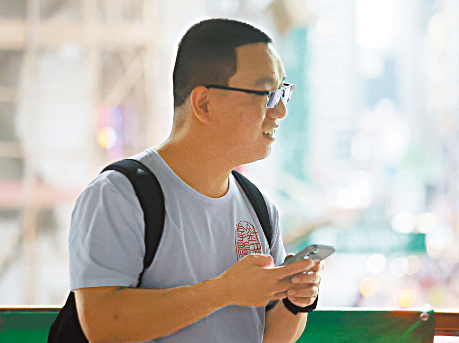●丁先生。香港文匯報記者郭木又  攝