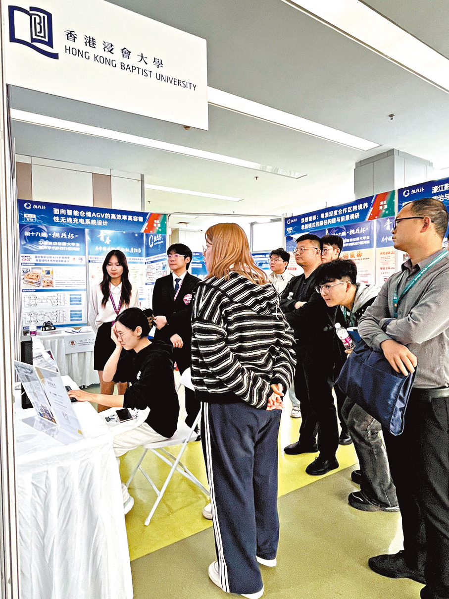 ●各地參與者參觀港隊攤位。 協會圖片