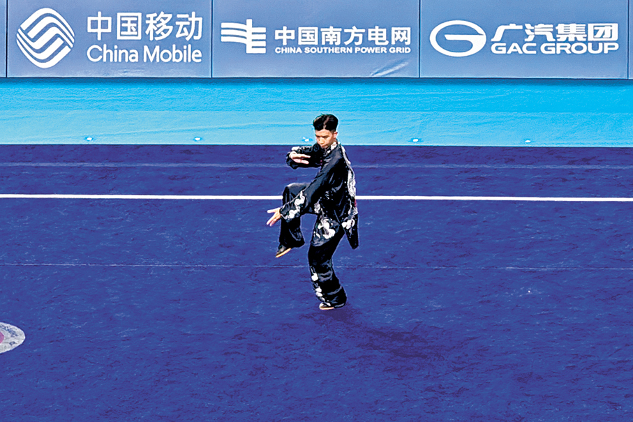 ● 港將楊頌熹出戰男子太極拳太極劍全能比賽。香港文匯報記者李紫妍  攝