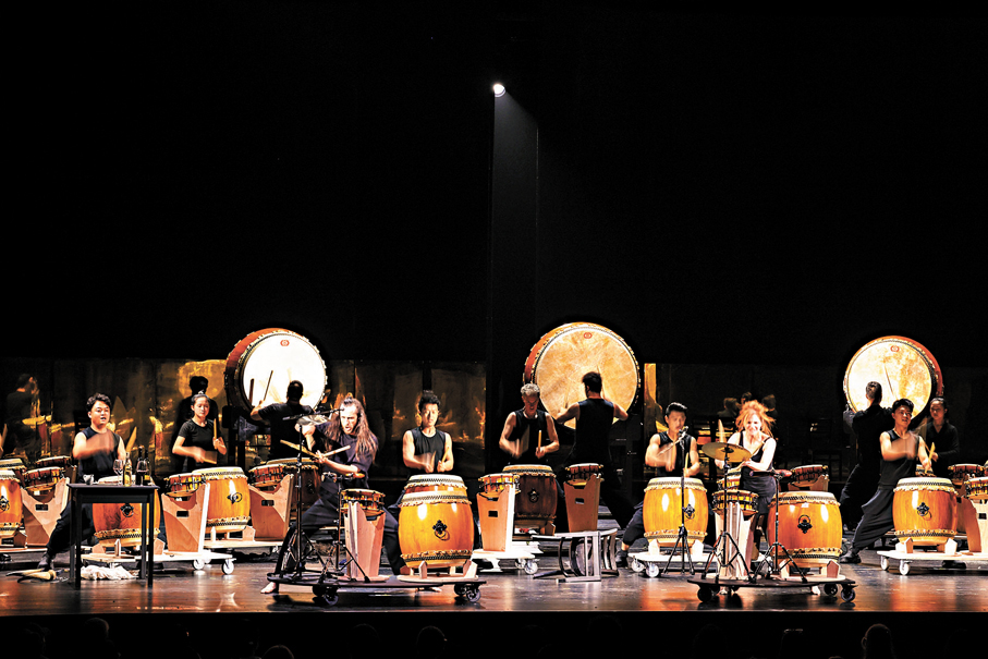 ●《人類之城馬拉松1：序幕/狄奧尼索斯》中的鼓樂場面。