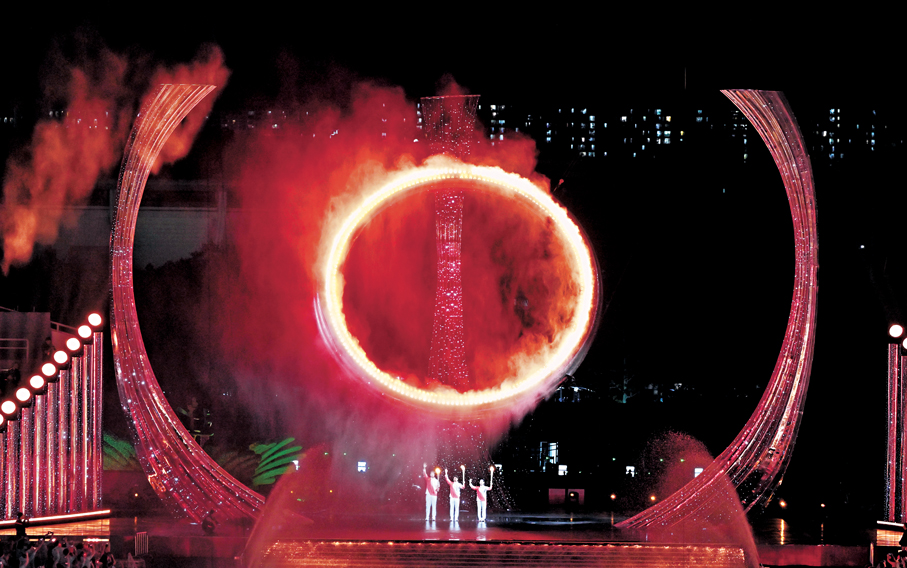 ●聖火點燃環節將開幕式推向高潮。 新華社