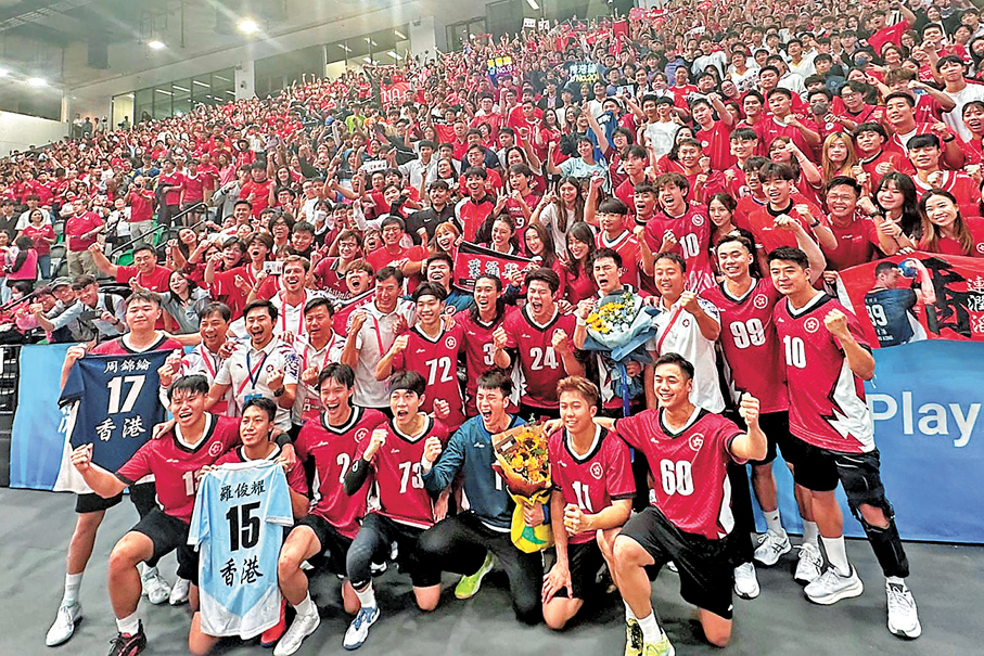 ●香港球迷力挺在啟德作賽的香港手球隊。香港文匯報記者郭正謙 攝