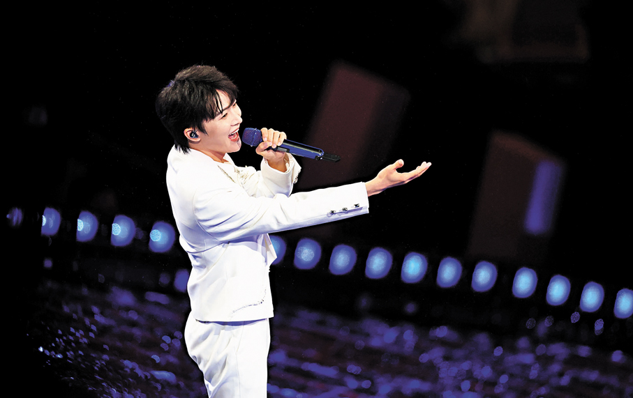 ●周深演唱時難掩內心激動與雀躍。   受訪者供圖