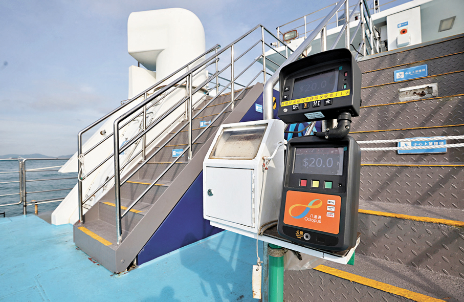 ●西九渡輪船程8分鐘內從西九直達中環，單程收費20元。香港文匯報記者郭木又  攝