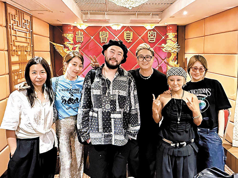 ●五位韓國設計師來港參加展會，與Dorian（左四）合照。