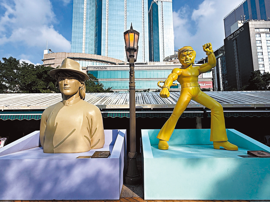 ●在九龍公園的「香港漫畫星光大道」上，華英雄（左）和王小虎的雕塑格外引人注目。