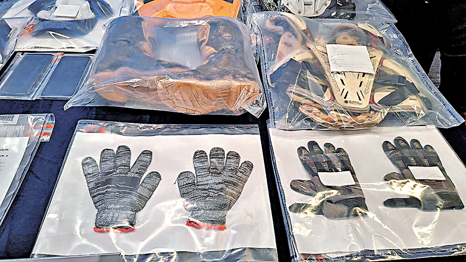 ●入境處在「劍魚」行動中檢獲的證物。 香港文匯報記者鄧偉明  攝