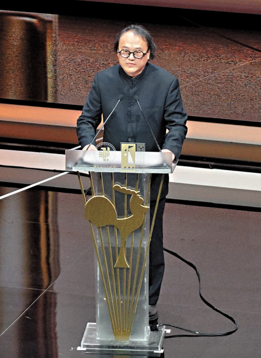 ●高世明回顧中國電影百年歷程。香港文匯報記者蔣煌基   攝