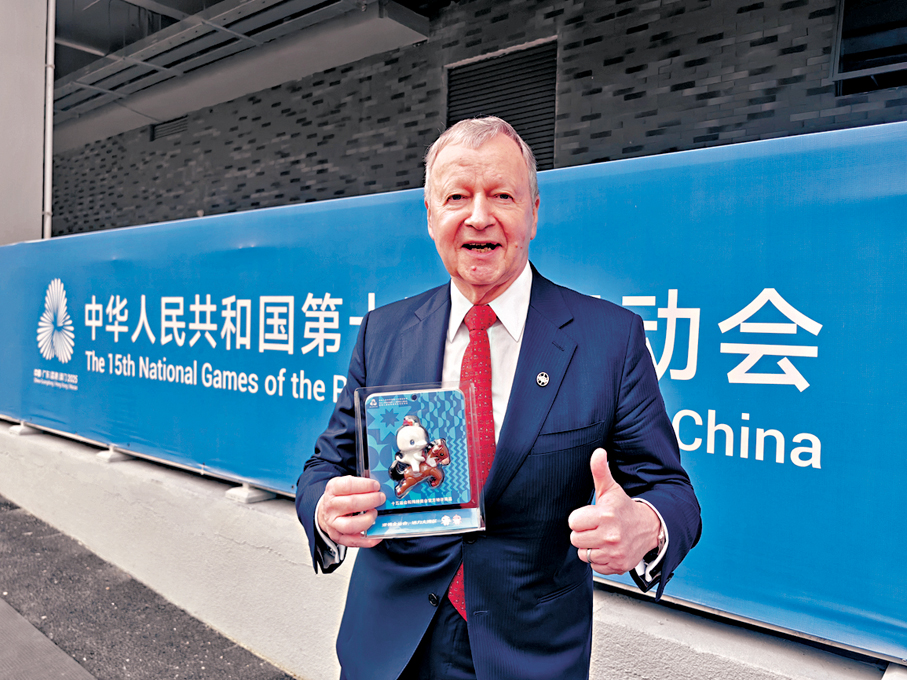 ●應家柏到訪深圳市光明國際馬術中心。 香港文匯報記者郭若溪  攝