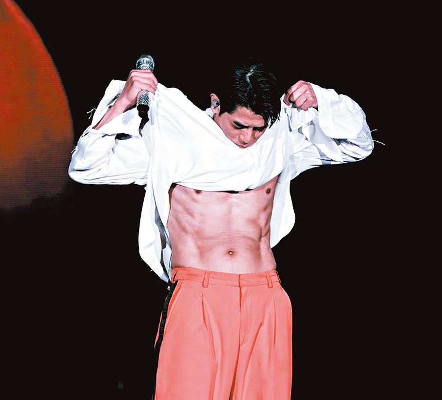 ●郭富城大晒健碩身形。