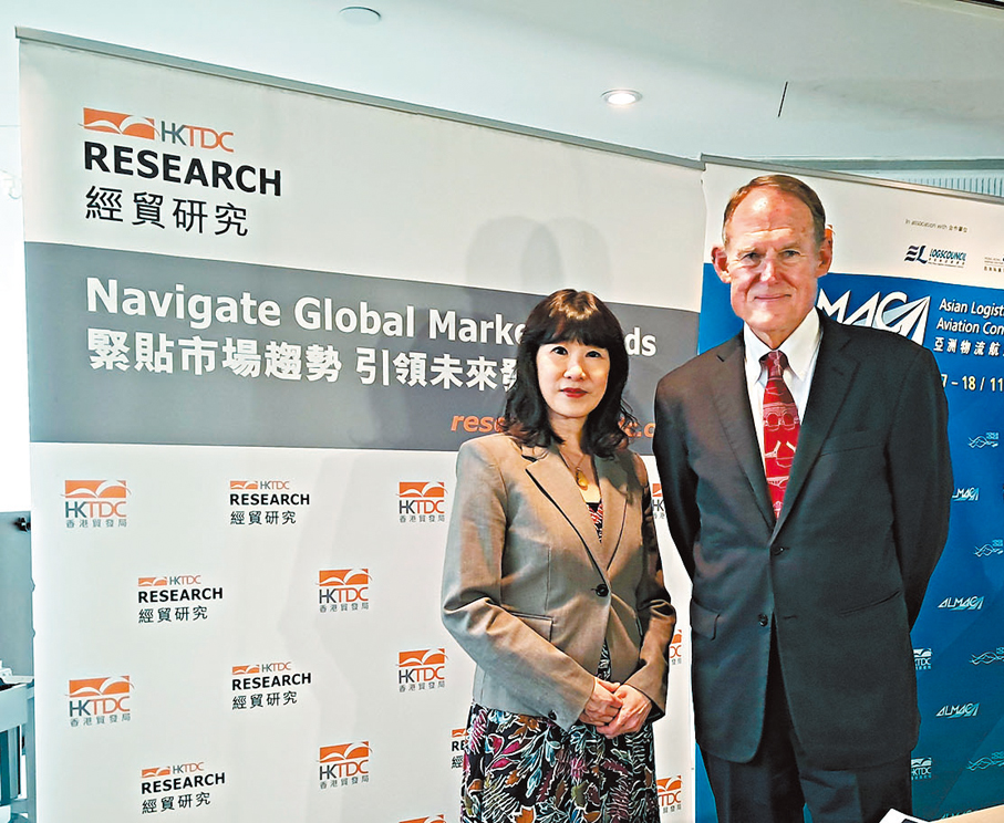 ●貿發局研究總監范婉兒（左）表示，許多內地企業正主動強化及推動供應鏈多元化，並以香港作為供應鏈管理中心。旁為美國灣區委員會經濟研究所高級總監Sean Randolph。 香港文匯報記者曾業俊  攝