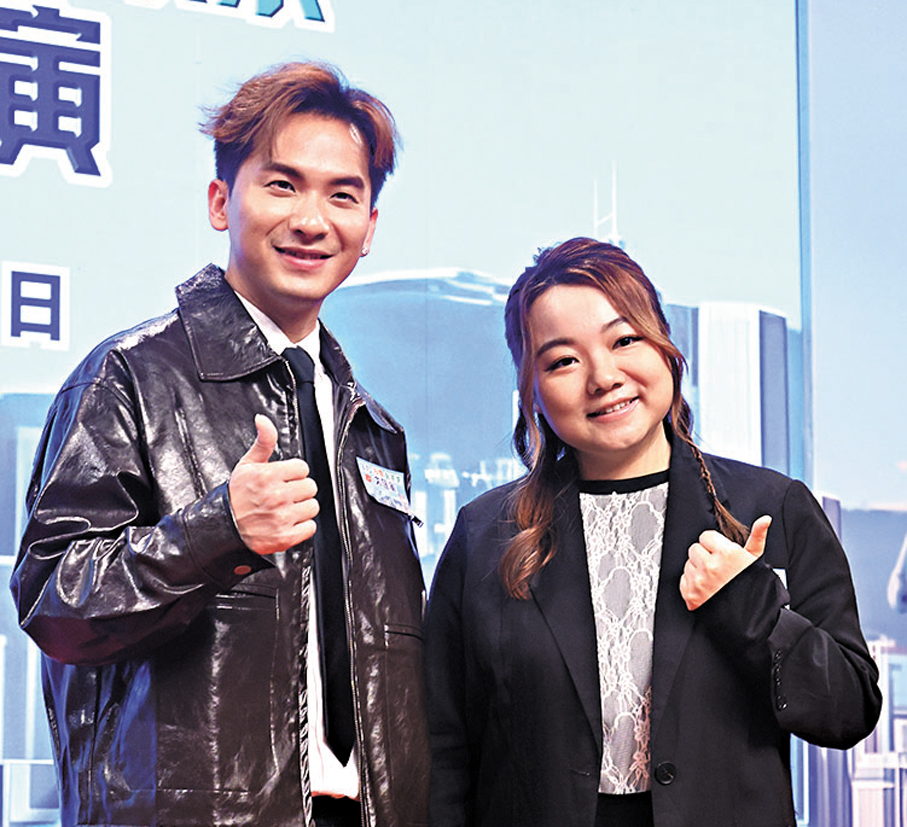 ●周吉佩和黃博參與主題歌獻唱。 香港文匯報記者黃艾力  攝