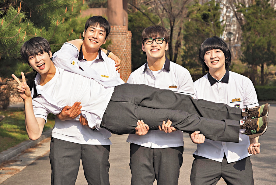 ●電影《世一旅行團》由姜河那、車銀優、金英光及姜泳錫主演。