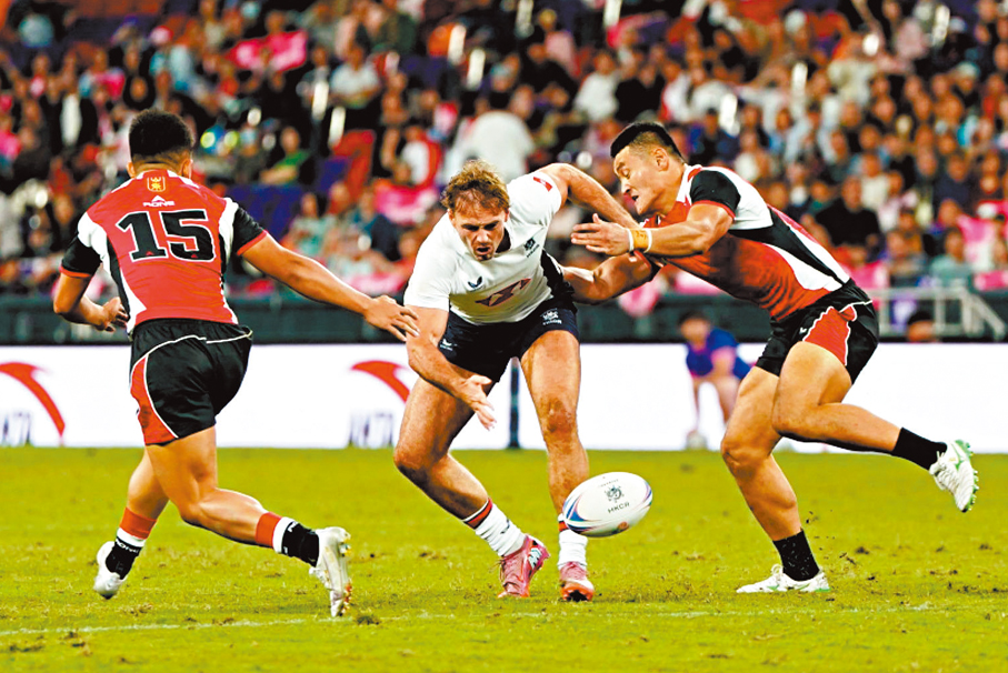 ●山東隊（紅衫）一度令港欖陷入苦戰。