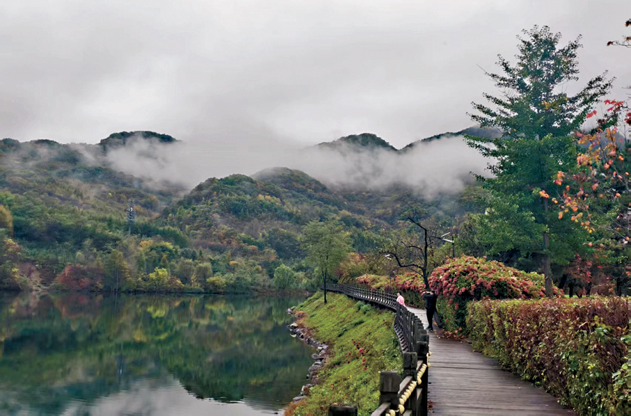 ●丹東天橋溝景區遊覽景色。