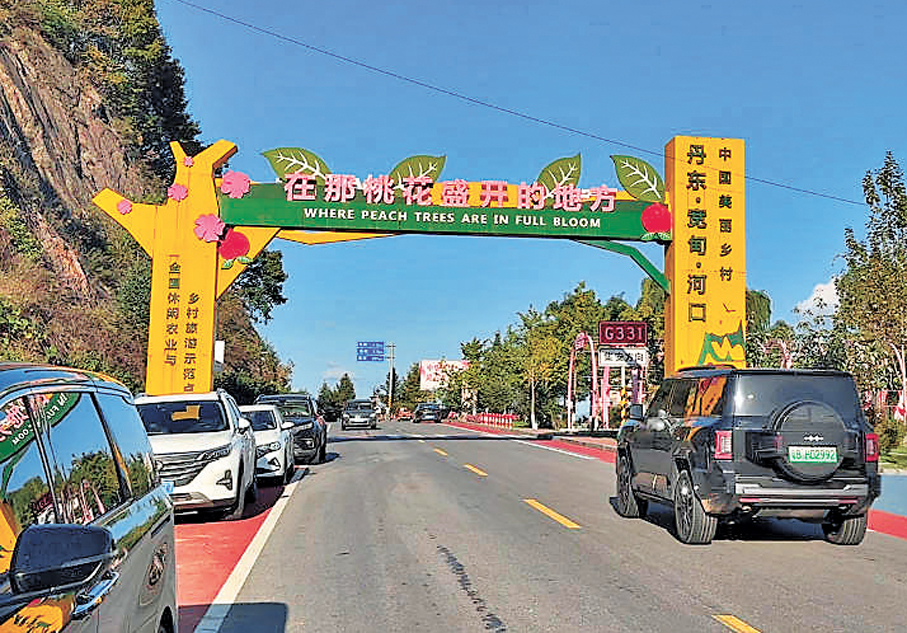 ●G331公路直通與朝鮮青城郡隔江相望的邊境村鎮河口村，這裏因艷紅桃種植歷史悠久並首創「桃花節」，成為膾炙人口的歌曲《在那桃花盛開的地方》的素材來源地。