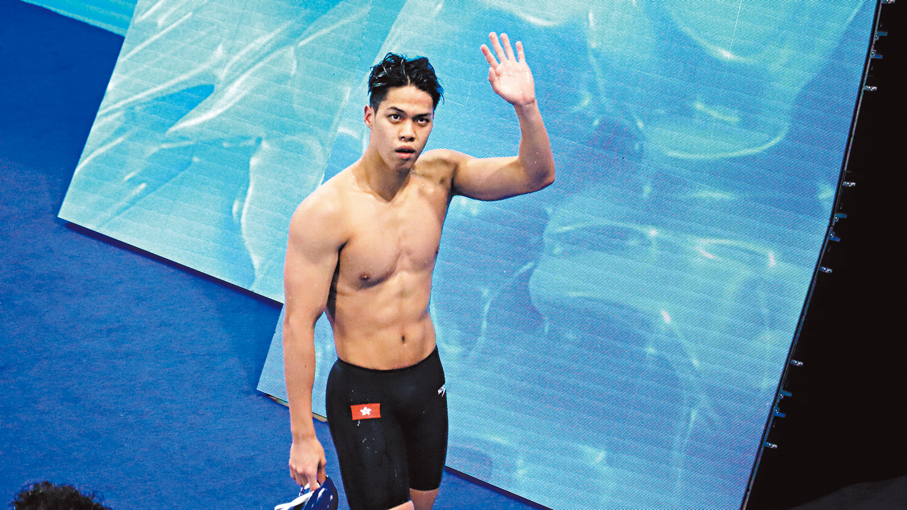 ●麥世霆在200米蛙泳決賽為港隊添得一面銅牌。香港文匯報記者夏方芳  攝