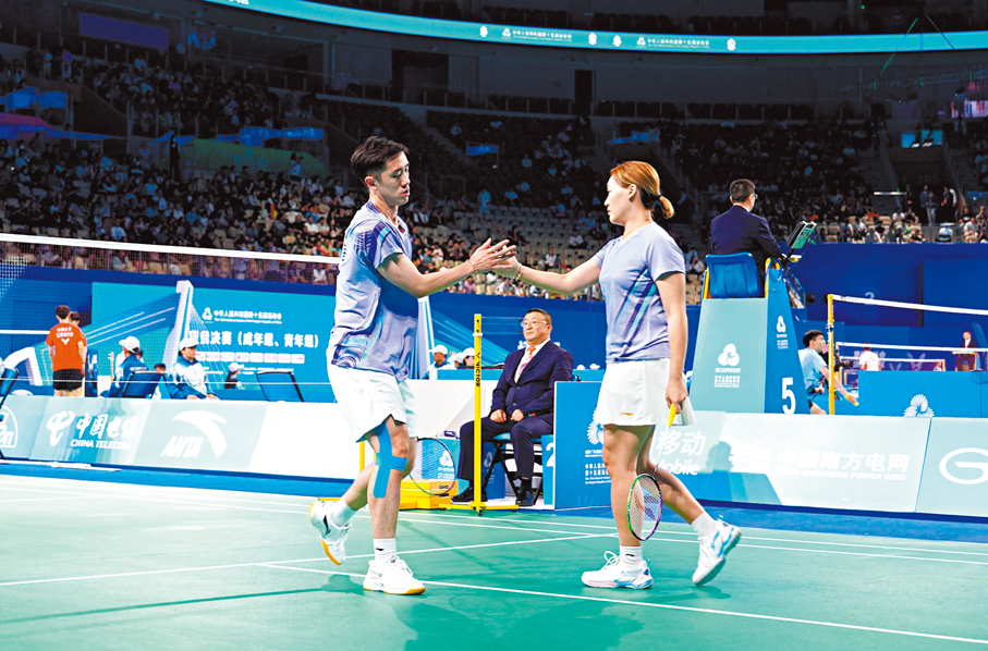 ●「鄧謝配」首圈以直落兩盤擊敗對手。 香港文匯報記者郭若溪  攝