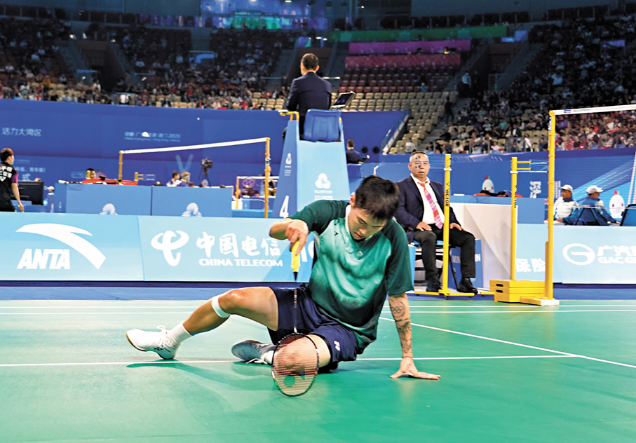 ●李卓耀首圈不敵湖南隊劉亮，無緣晉級。 香港文匯報記者郭若溪  攝