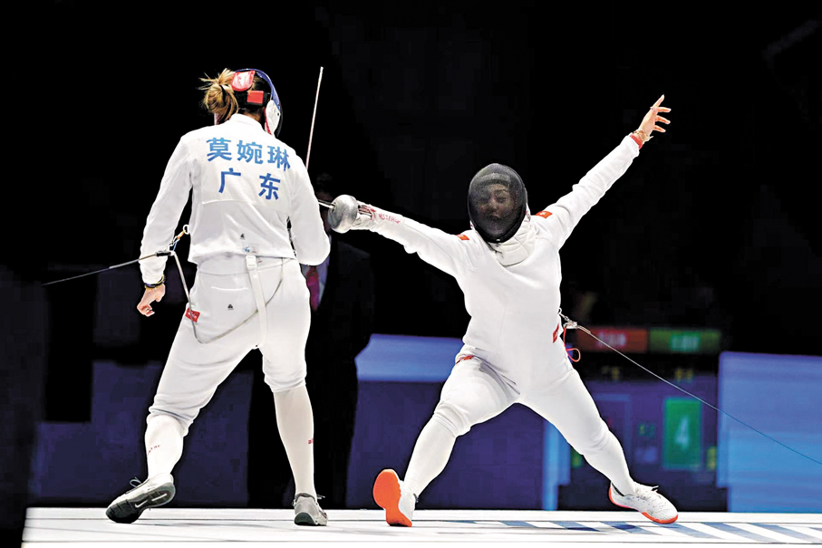 ●佘繕妡（右）在比賽中。大公文匯全媒體記者麥鈞傑  攝