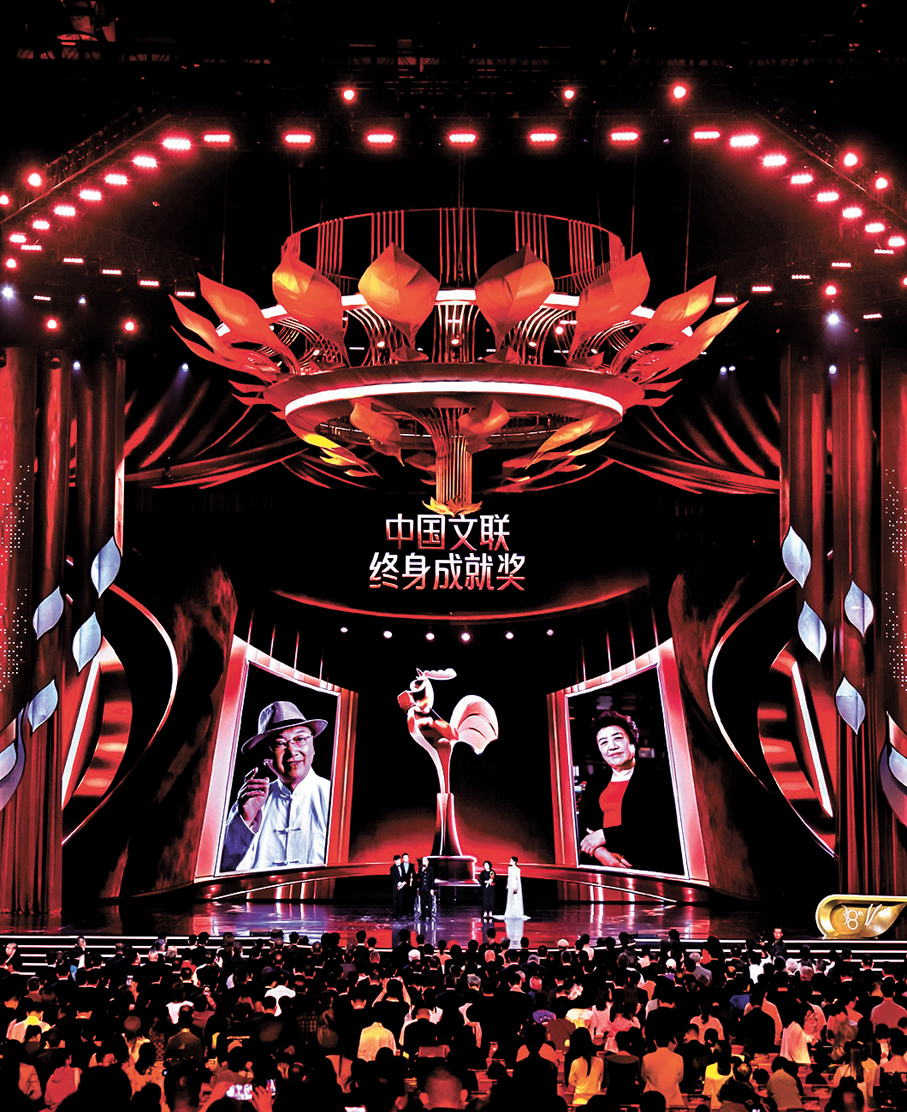 ●喬榛和肖桂雲獲中國文聯終身成就獎。 香港文匯報記者蔣煌基  攝