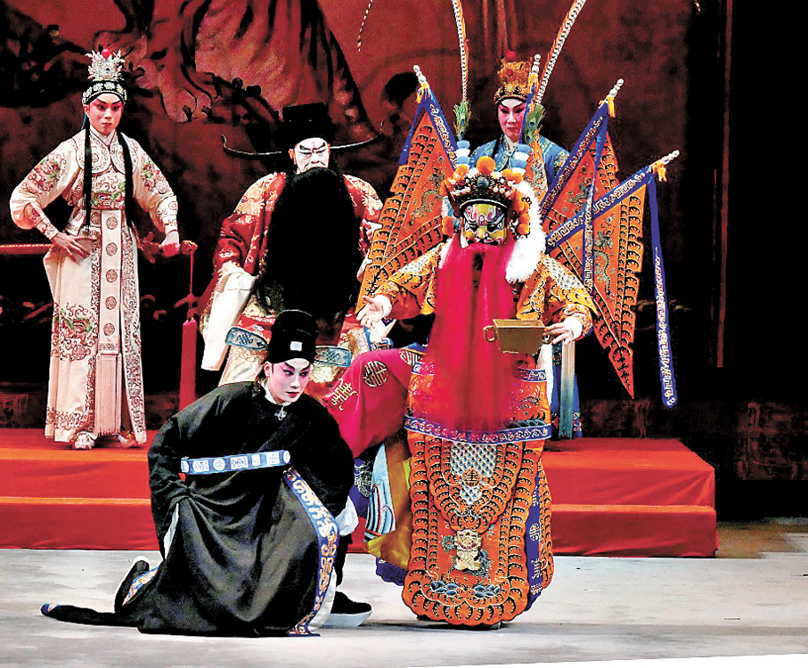 ●洪海飾演的曹營名將典韋向降將張繡施威。