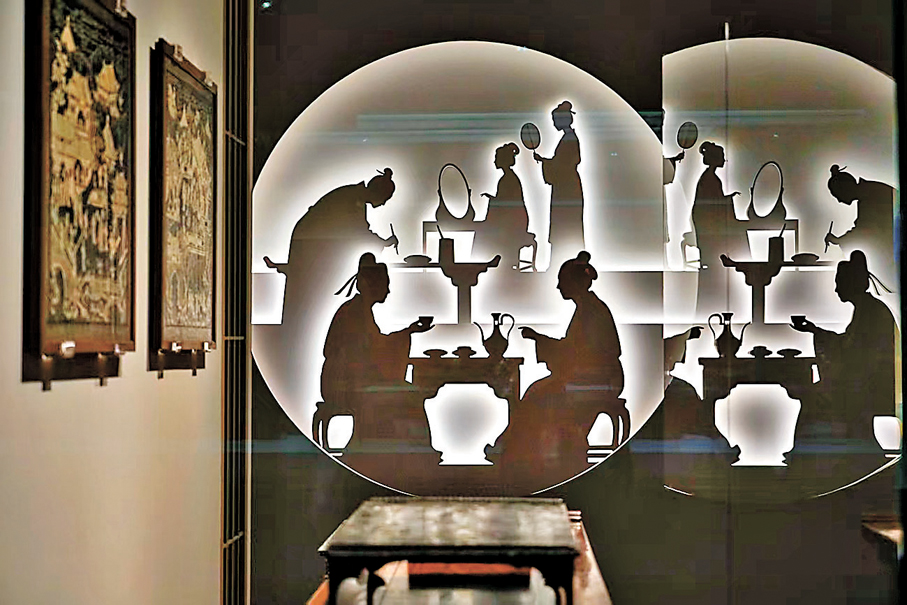 ●本次展覽的展陳設計以「凸顯漆器、傳遞意境」為核心