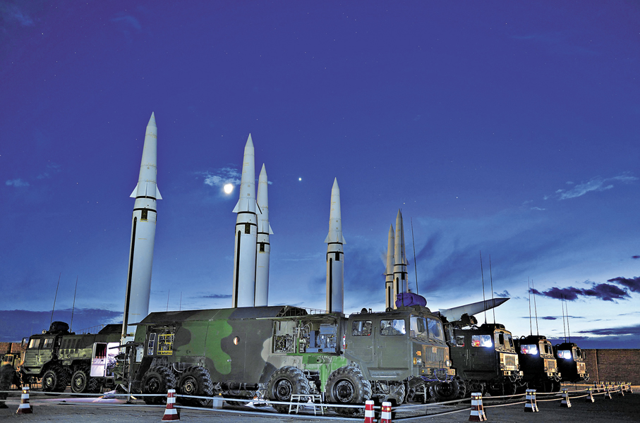 ●專家指出，日本若膽敢染指中國領土台灣，日本全境將納入中國的打擊範圍。圖為火箭軍訓練發射。資料圖片