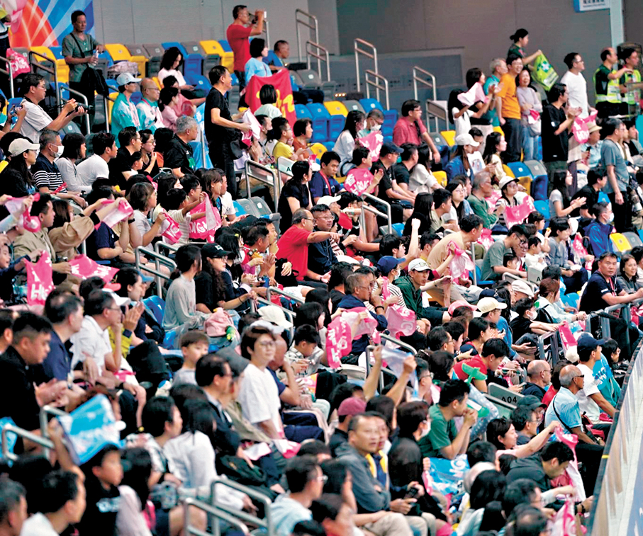 ●昨日比賽氣氛依然熱烈。  香港文匯報記者郭正謙  攝