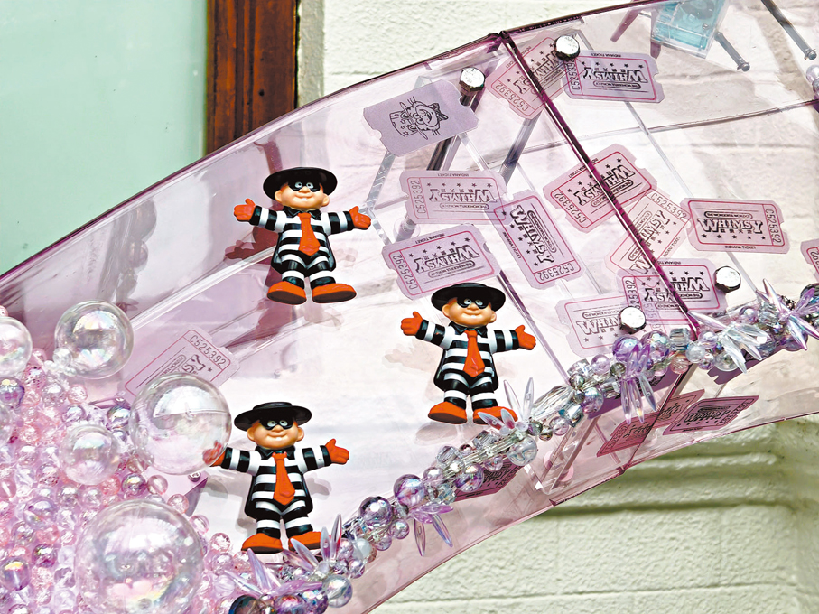 ●作品裝有麥當勞角色「漢堡神偷」的公仔。