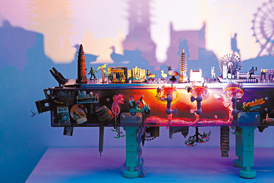 ●《城市穿搭指南》體現了阮家儀對全球化的看法。