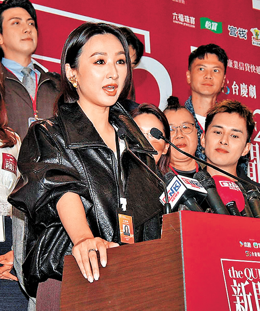 ●高海寧宣布《新聞女王2》在內地多個話題榜獲得佳績。 香港文匯報記者達里 攝